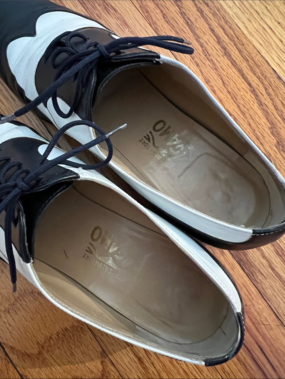 Rare Salvatore Ferragamo Black and White Two-Tone Leather Oxford Heels - Picture 6 of 13